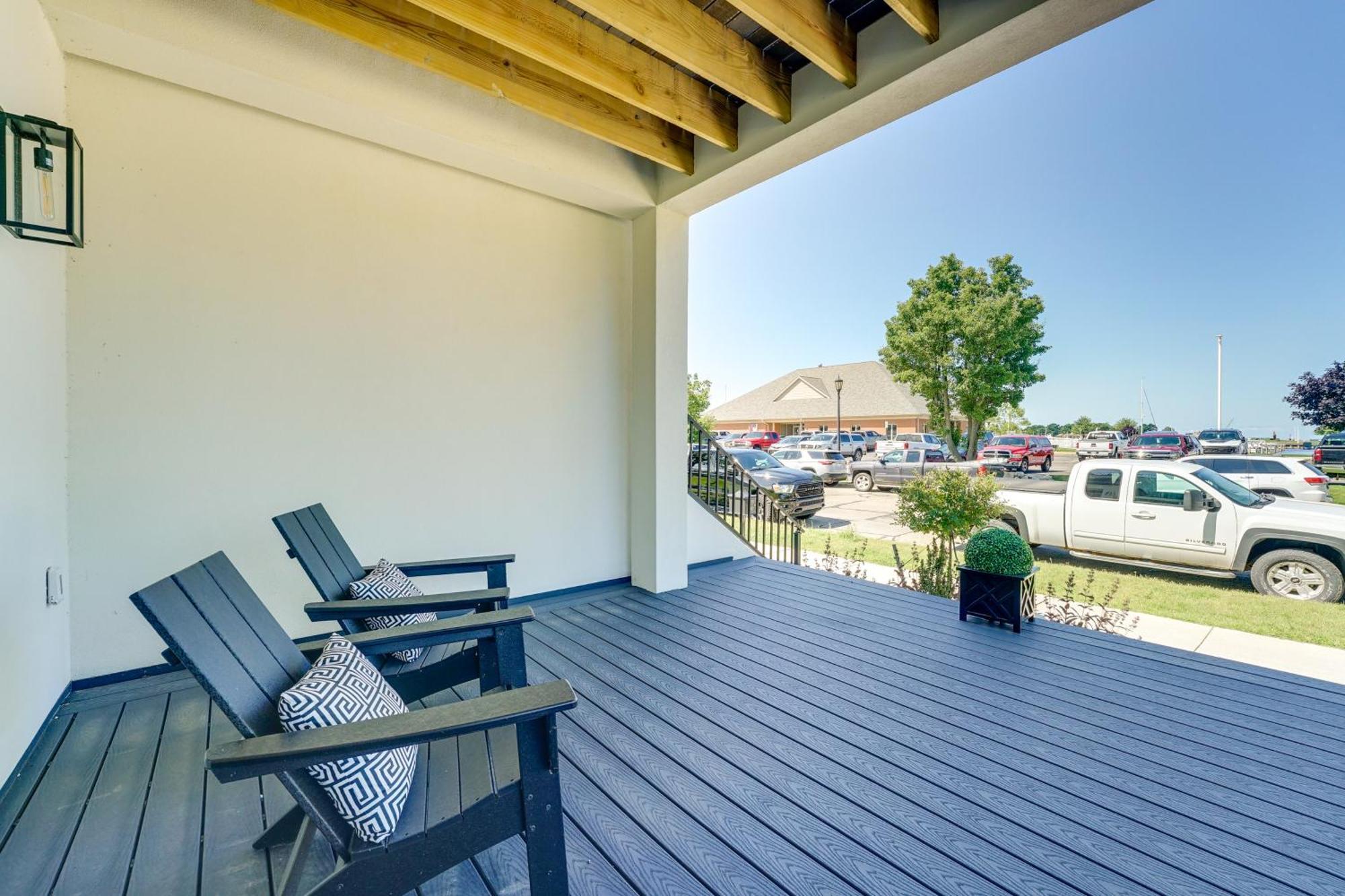 Modern Ludington Apartment Across From The Lake! Exterior photo