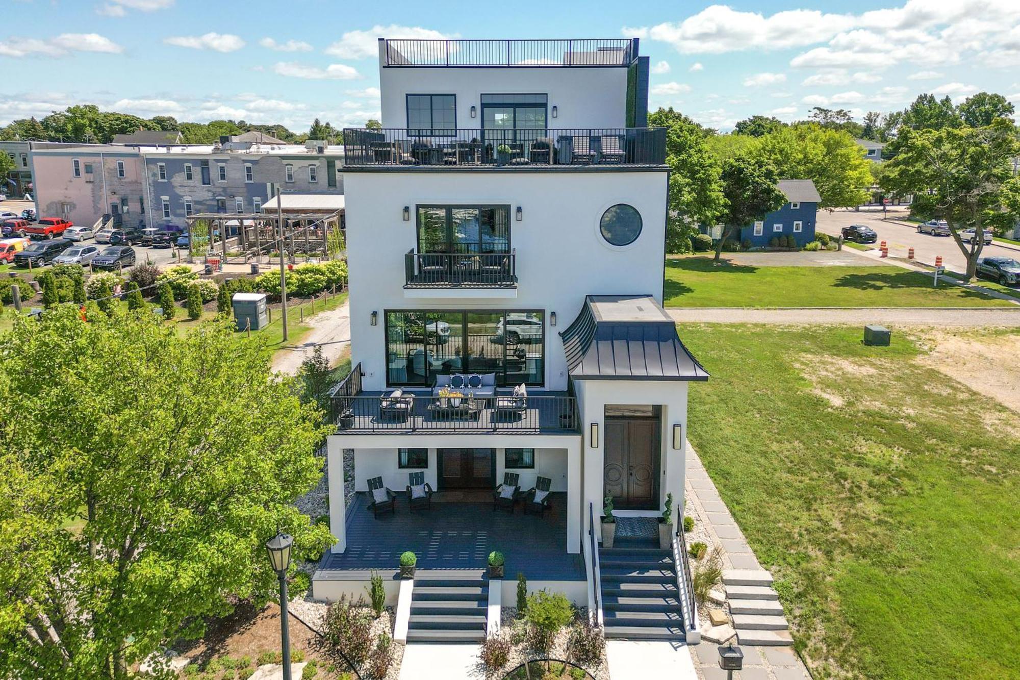 Modern Ludington Apartment Across From The Lake! Exterior photo