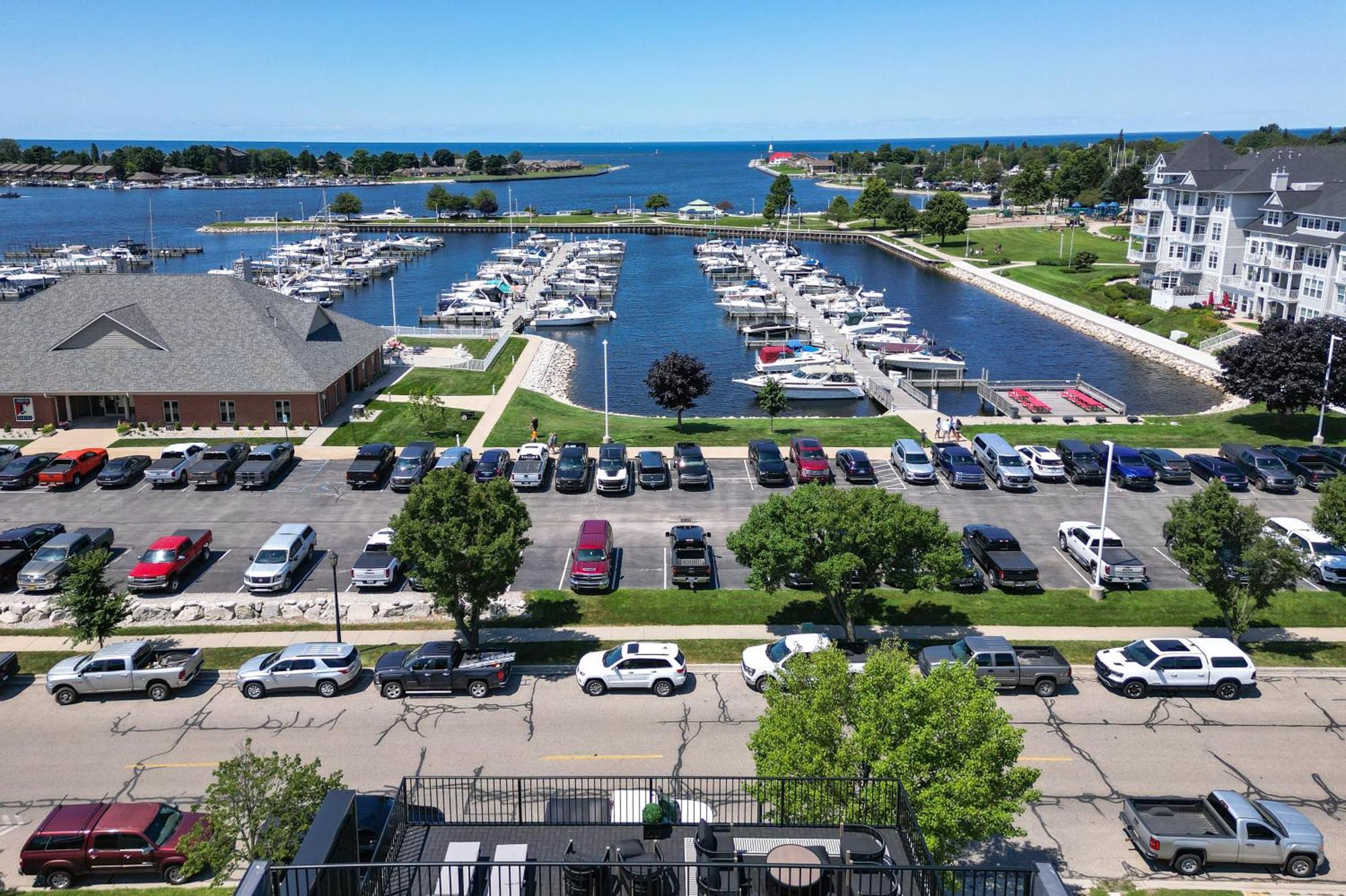 Modern Ludington Apartment Across From The Lake! Exterior photo